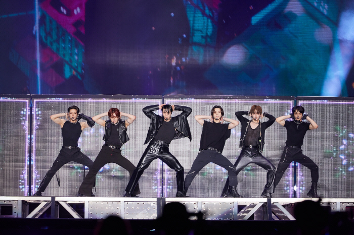 NCT 단체 콘서트 대성황…대체불가 'NCT 브랜드' 파워 입증