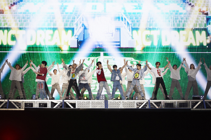 NCT 단체 콘서트 대성황…대체불가 'NCT 브랜드' 파워 입증