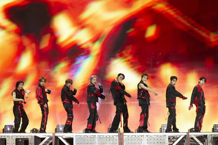 NCT 단체 콘서트 대성황…대체불가 'NCT 브랜드' 파워 입증