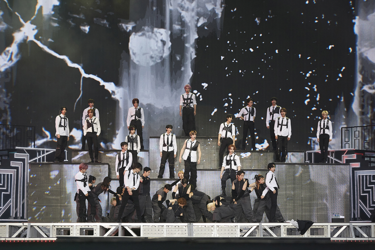 NCT 단체 콘서트 대성황…대체불가 'NCT 브랜드' 파워 입증