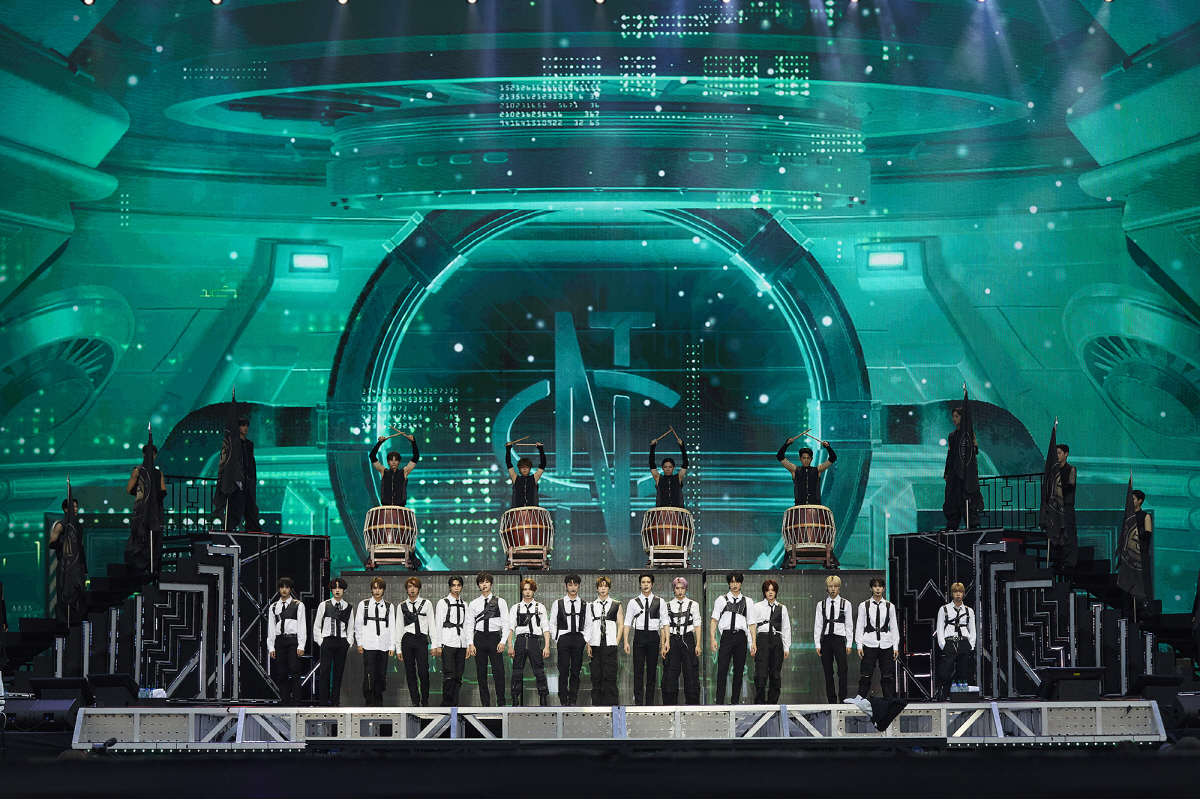 NCT 단체 콘서트 대성황…대체불가 'NCT 브랜드' 파워 입증