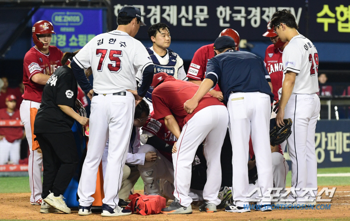 어깨→머리 강타 사구 맞히고 얼어붙은 두산 신예, 결국 엔트리 말소[잠실…