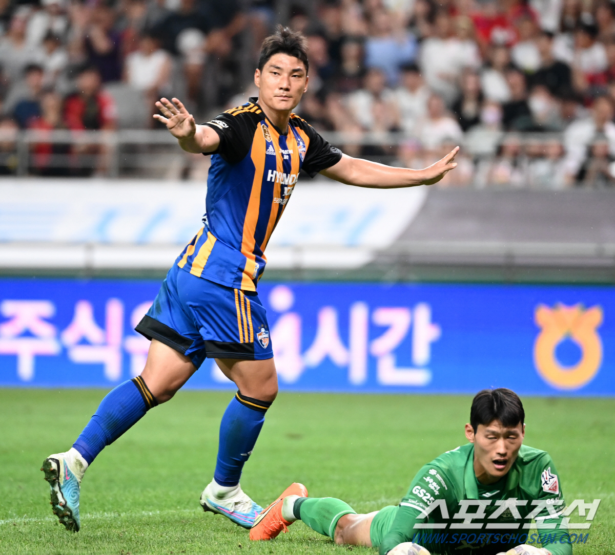 [현장 리뷰]주민규 50일 만의 멀티골→윌리안 극장골…서울, 난타전 끝 …
