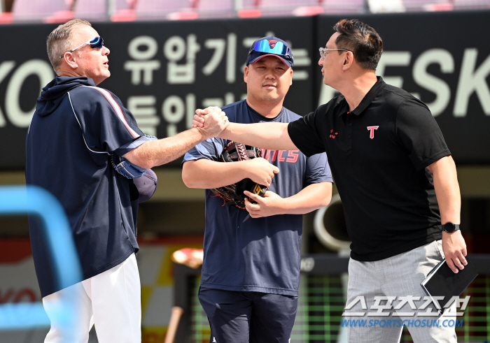 [공식발표]서튼 감독 끝내 중도 사퇴, 롯데 "건강상 사유로 사퇴, 잔여…
