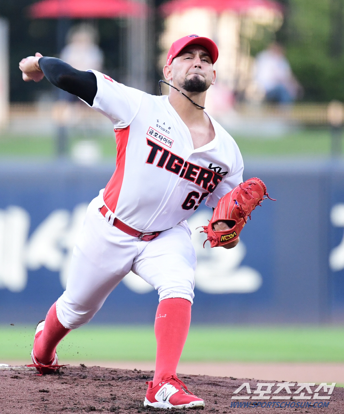 KIA 5강 싸움 어쩌나…산체스, 팔꿈치 인대 부분 손상→수술 피했지만 …