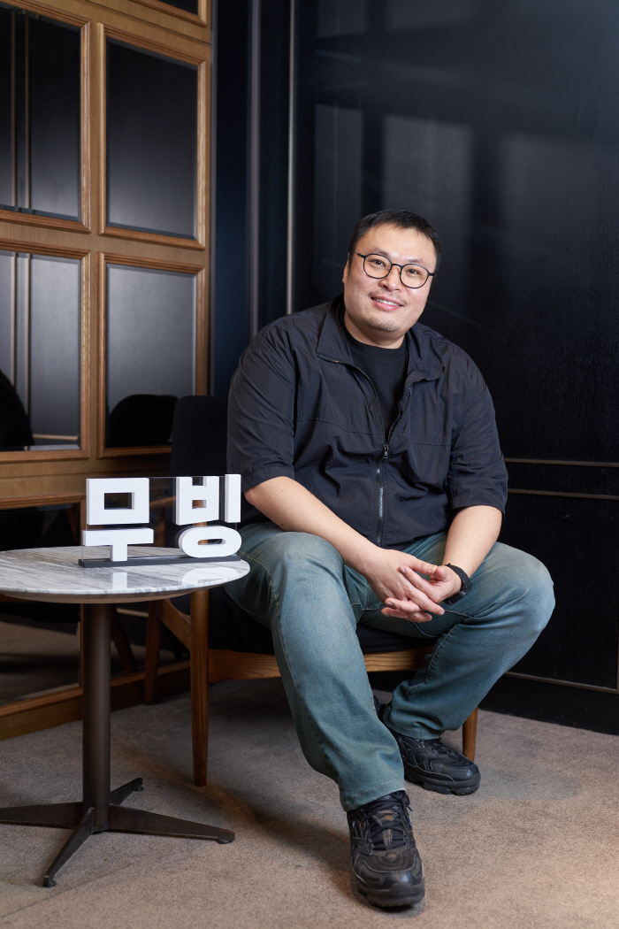 [인터뷰②]'무빙' 강풀 "차태현 교복신, 제 잘못…내가 조인성 어떻게 …
