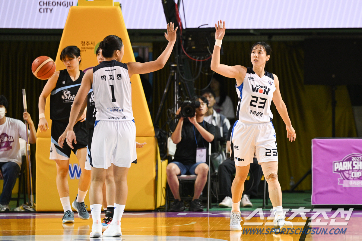 30점 폭발 박지현! 파죽 3연승, 우리은행 4강 진출 확정. A조 1위…