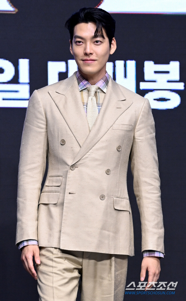 김우빈, 세상 떠난 팬 조문→신민아도 화환…슬픔도 함께 한 '9년 연인'…