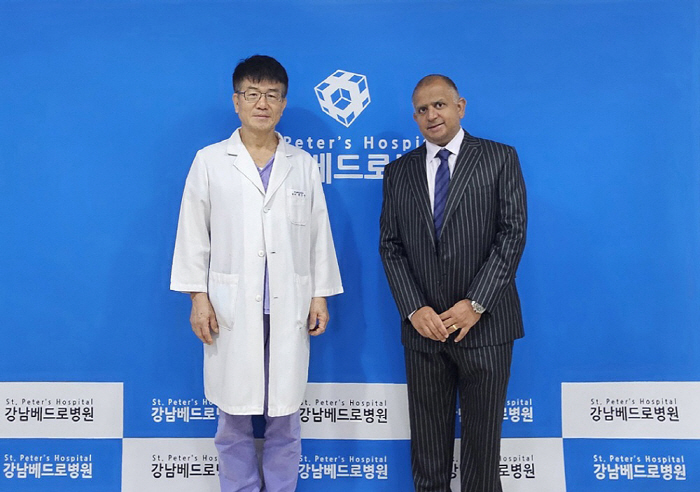 강남베드로병원, 美 전문의에 최신 척추수술 노하우 전수