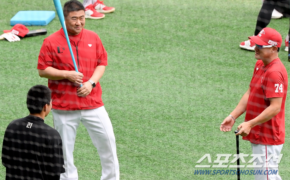 잠실구장 볼보이 된 고교 투수, '밥값 벌자’고 시작했는데 상상도 못 한…