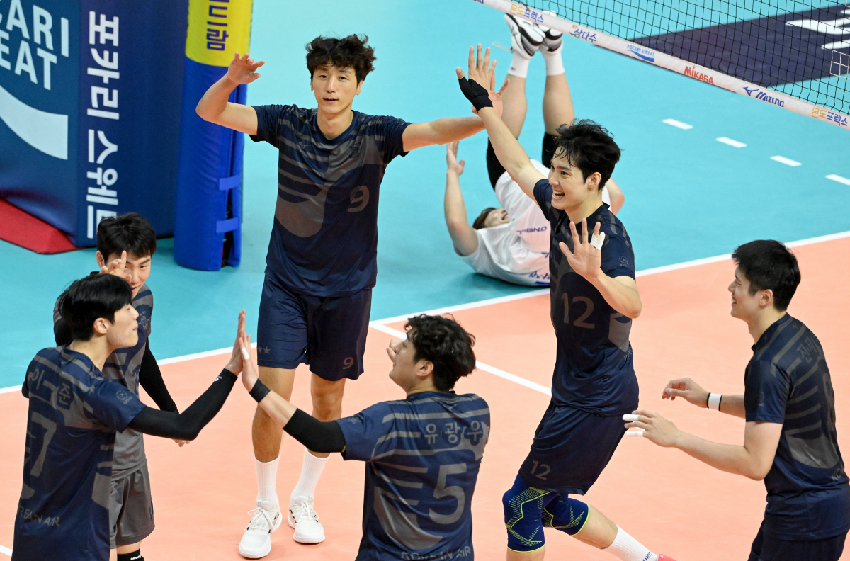 "또다른 흥미로운 배구 준비"…대한항공, 프로배구 최초 4연속 통합우승 …