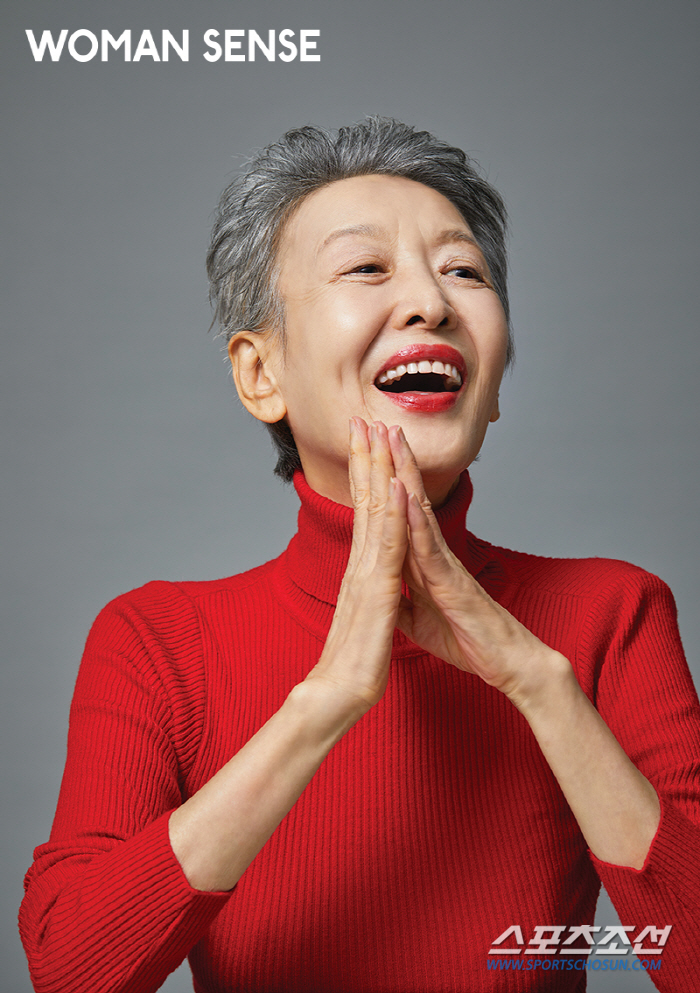 '뇌종양' 윤석화, "나답게 죽을 권리 있다. 병에 갇히지 말아야 한다"