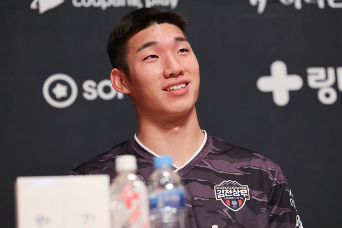 '논란의 중심' 클린스만, 이젠 결과로 이야기해야…황의조→오현규 우려, …