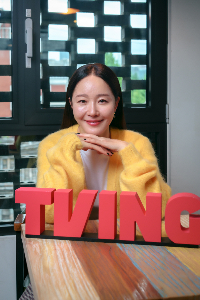 [인터뷰①] '잔혹한 인턴' 엄지원 "'진짜'로 보이길 바라..흡연도 거…