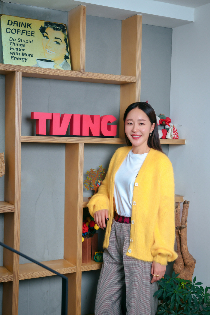 [인터뷰①] '잔혹한 인턴' 엄지원 "'진짜'로 보이길 바라..흡연도 거…
