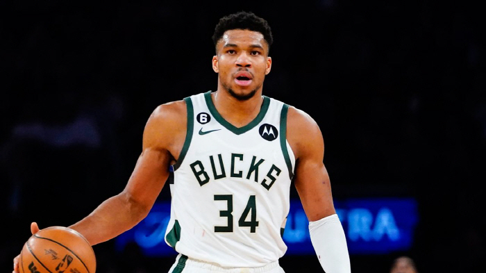 "올 여름 재계약 없다!" NBA 슈퍼스타 아데토쿤보 "내년 여름 재계약…