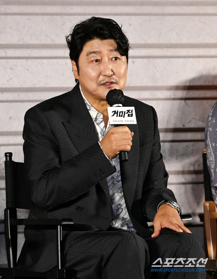 '거미집' 송강호 "데뷔 이래 첫 감독役, 지시하는 연기 너무 편해"