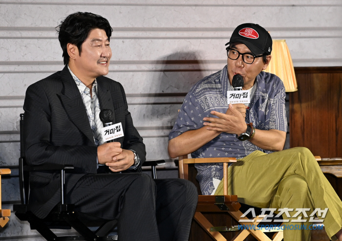 '거미집' 김지운 감독 "5번째 호흡 송강호, 내겐 구세주다"