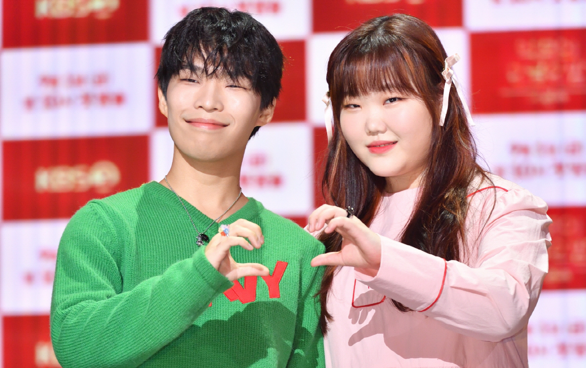 [종합] '찐'남매의 자본주의 '하트'…'악뮤' 이찬혁·이수현 "2명이 …