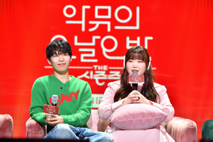 [종합] '찐'남매의 자본주의 '하트'…'악뮤' 이찬혁·이수현 "2명이 …