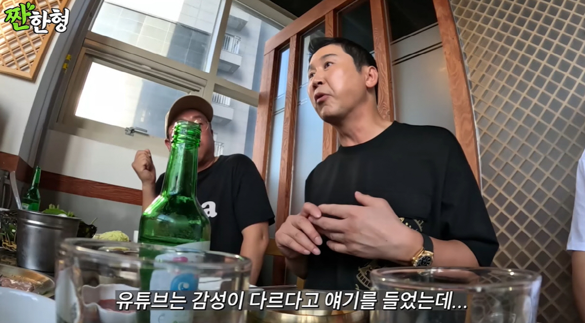 "야! 뭘 봐!" 이효리에 딱 걸린 신동엽..민망함에 웃음만 ('짠한형'…