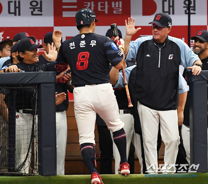 서튼 감독 떠난 롯데 대반등 가능한가…이종운 대행이 꼽은 키 플레이어, …