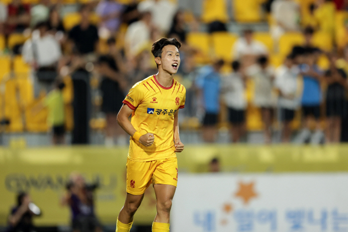 '광주 신성' 엄지성, 8월 K리그 '레모나 이달의 영플레이어 상' 수상
