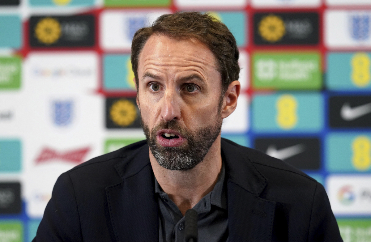 "사우디 간 이선수,대표팀 왜 뽑아?" 뜨거운 비판에 사우스게이트가 답했…