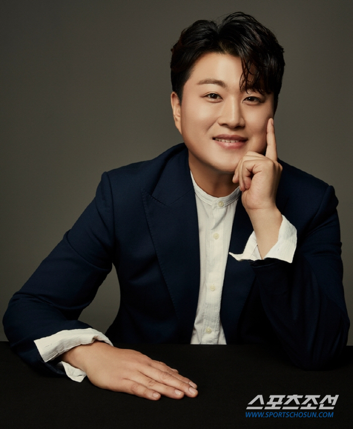 [단독] '트바로티' 김호중 성공 실화 영화 나온다, '파파로티' 이제훈…