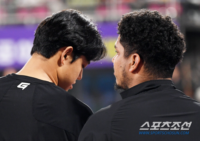 투타 붕괴…8연패…꼴찌 추락…최악으로 치닫는 한화, 그래서 더 주목받는 …
