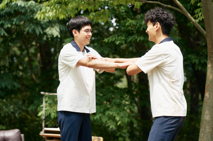 한효주♥조인성 공중부양 키스신 비하인드 썰 풉니다 ('무빙')