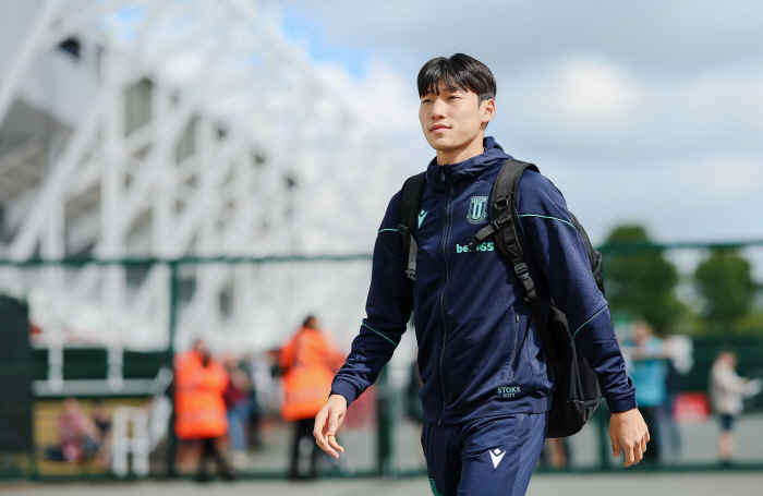 'U-20WC 4강 주역' 배준호 초고속 英 2부 데뷔, 과감한 슈팅+강력한 몸싸움→감독 "경기에 긍정적 영향"