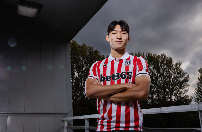 'U-20WC 4강 주역' 배준호 초고속 英 2부 데뷔, 과감한 슈팅+강…