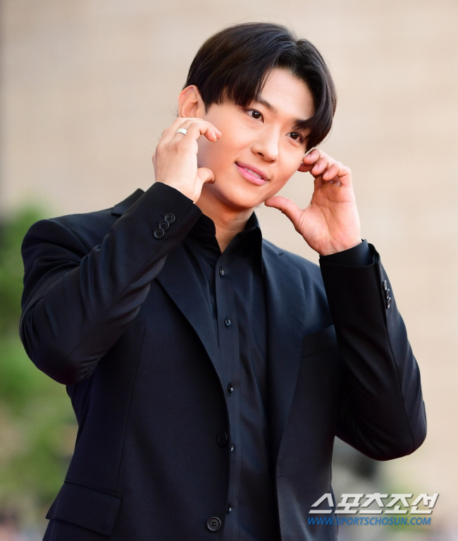 덱스, '마성의 메기남' 인기 실감하나…"말 없이 쳐다보면 관심있다 느껴…