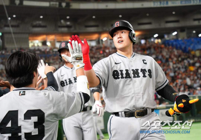 35,36,37호 세경기 연속포…요미우리 4번 오카모토 첫 40홈런 눈앞, 12개차 선두 질주
