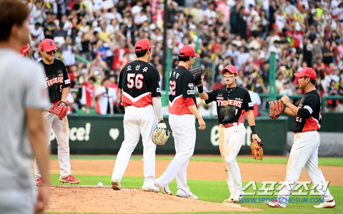 한달만에 7위→4위 타이거즈 매직…KIA가 순위표+흥행 판도 뒤흔든다