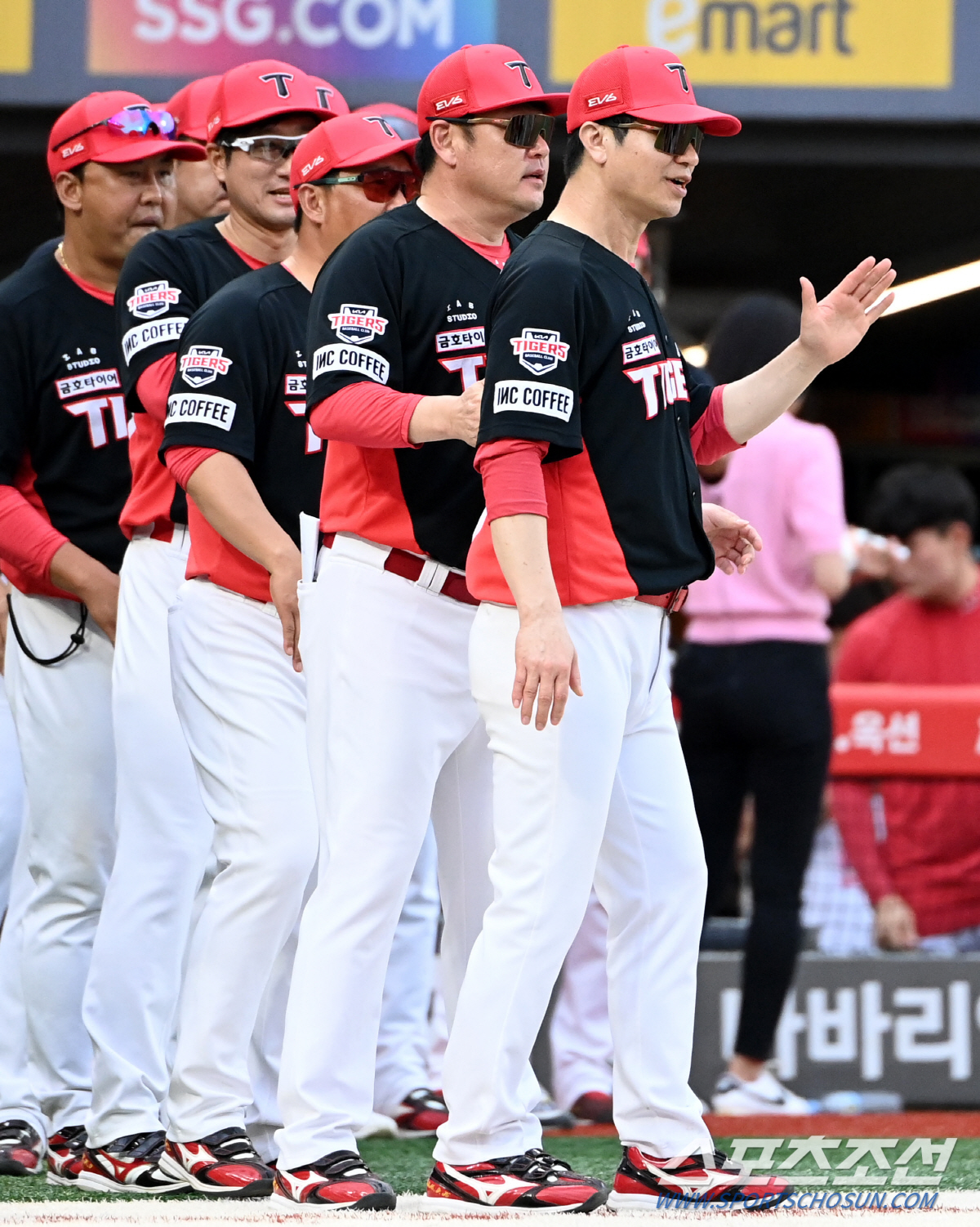 한달만에 7위→4위 타이거즈 매직…KIA가 순위표+흥행 판도 뒤흔든다