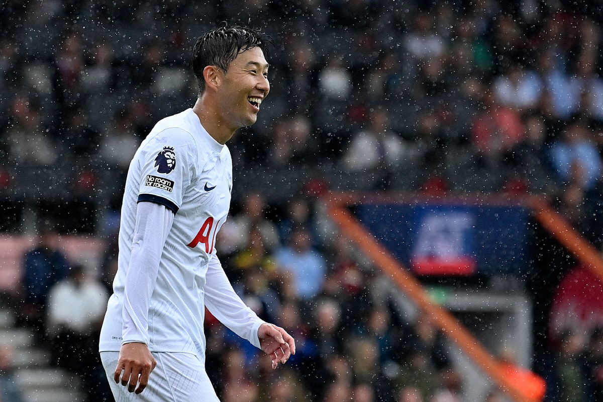 '손흥민은 원래 스트라이커였다' 해트트릭 작렬 손톱 카드, 케인 공백 완벽히 메웠다 'BBC 이주의 팀까지'