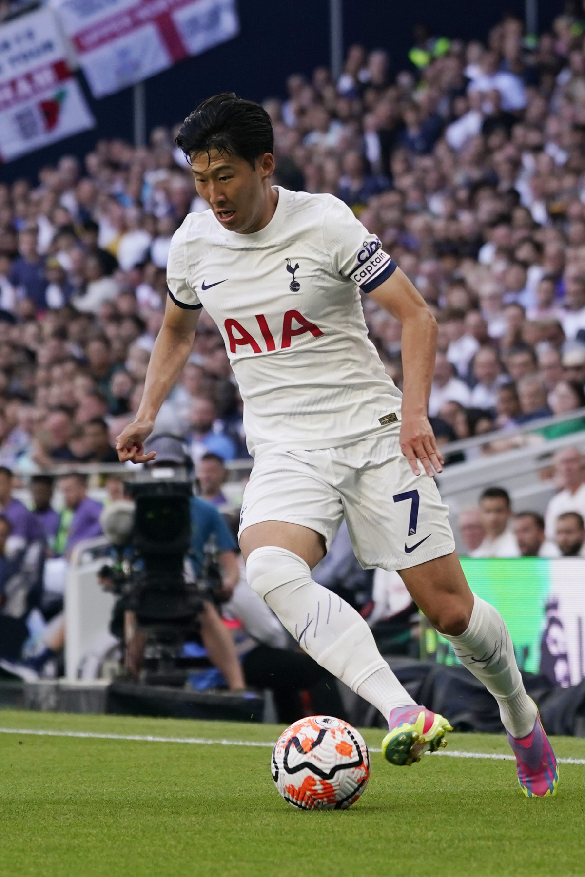 '손흥민은 원래 스트라이커였다' 해트트릭 작렬 손톱 카드, 케인 공백 완벽히 메웠다 'BBC 이주의 팀까지'