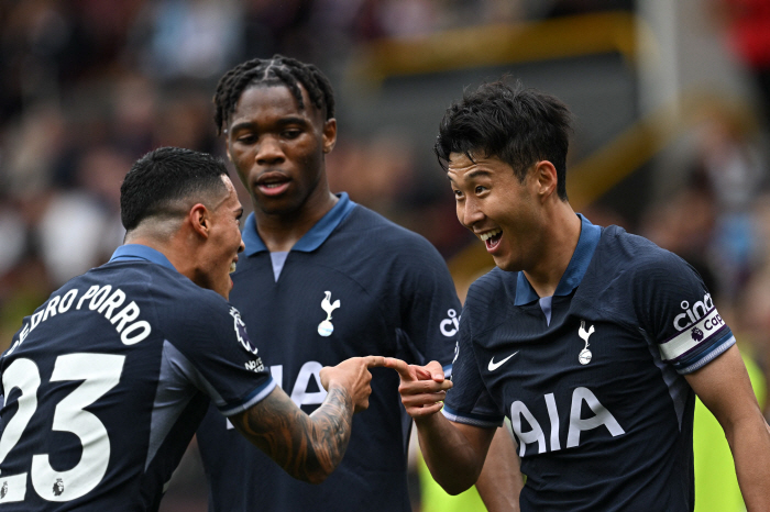 '해트트릭 캡틴' 손흥민, 'BBC 이주의 팀' 이어 'EPL 이주의 팀…