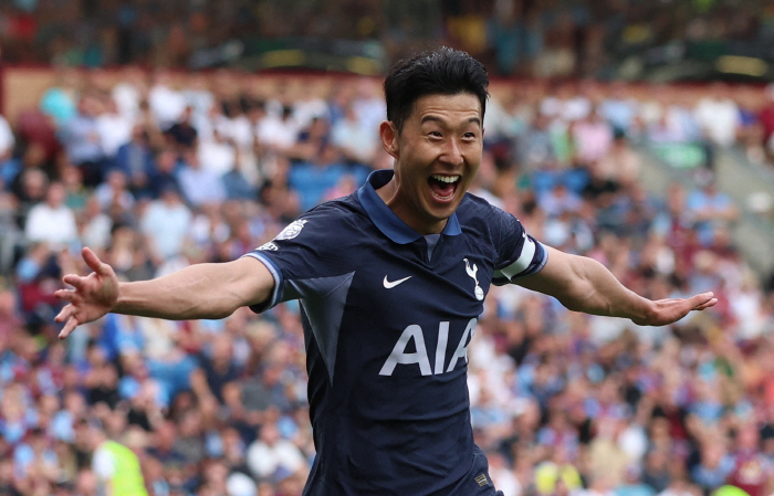 '해트트릭 캡틴' 손흥민, 'BBC 이주의 팀' 이어 'EPL 이주의 팀…
