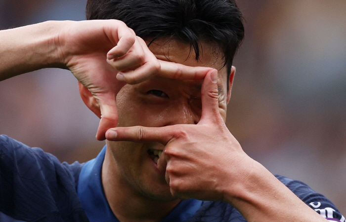'해트트릭 캡틴' 손흥민, 'BBC 이주의 팀' 이어 'EPL 이주의 팀…