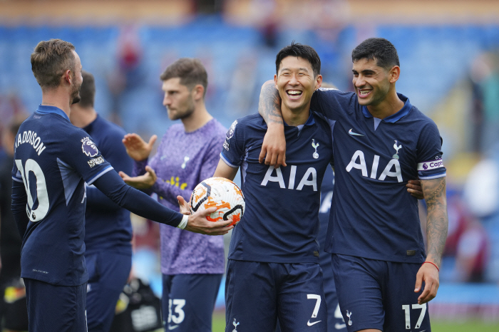 '해트트릭 캡틴' 손흥민, 'BBC 이주의 팀' 이어 'EPL 이주의 팀…