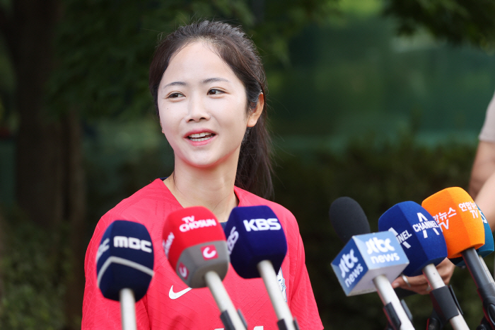 '품절녀MF'돌아온 이민아의 당찬 각오"처음 축구할때 초심으로 금메달!"…
