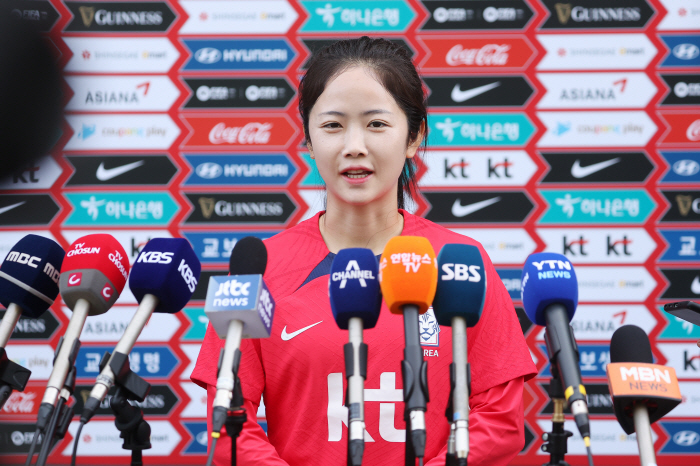 '품절녀MF'돌아온 이민아의 당찬 각오"처음 축구할때 초심으로 금메달!"…