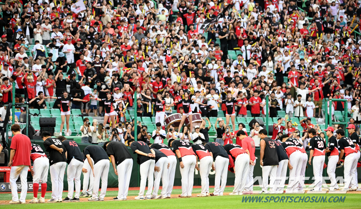 "연승? 순위? 의미 없다" 파죽의 8연승+3위 도전? 웃음은 사치일 뿐…