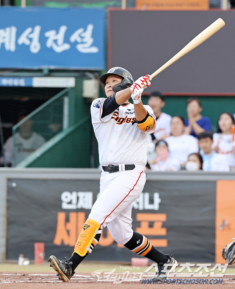 [김태연 인터뷰]최원호 감독이 꼽은 대체불가선수…"알칸타라 상대 홈런 짜…