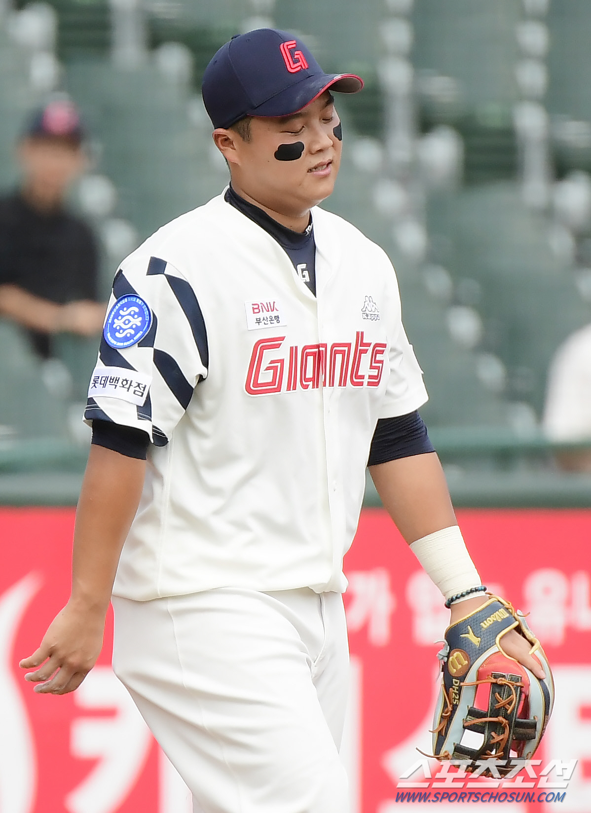 날아가고, 놓치고…연이틀 '실책→실점', 잊지 말아야할 5강 도전 최후의…