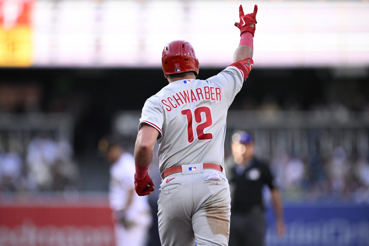 경이롭다! 집념의 적시타 2개로 3타점 김하성, 33구중 헛스윙은 딱 1…