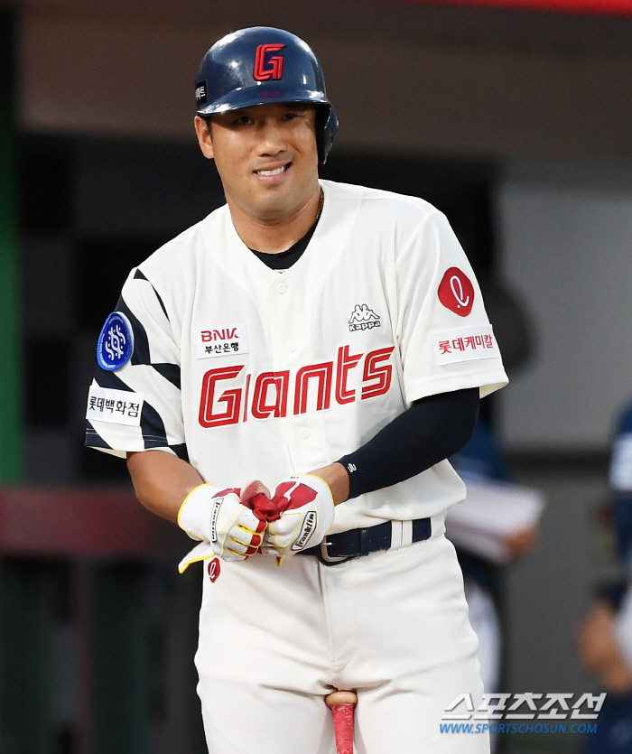 홈런·타점 1위&안타 2위, 외야 수비도 '건재'…4년 34억원 이상의 …